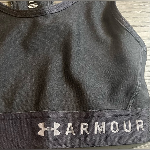 Women’s Extra Small Under Armour Mid Compression Sports Bra New With Tags - Picture 3 of 10